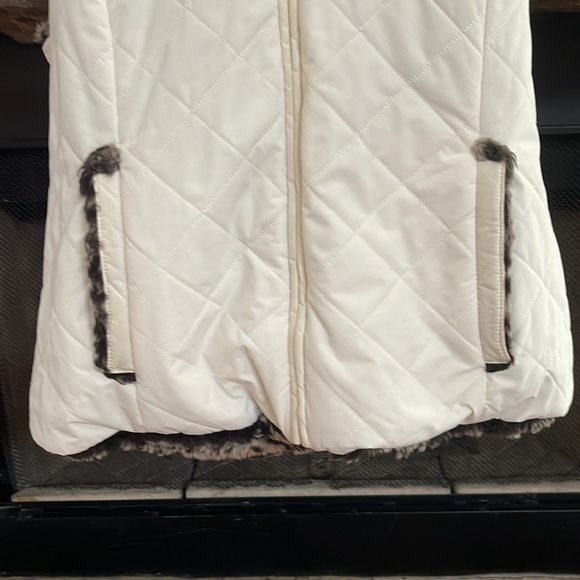 Black and white reversible vest with hood and front pockets. Size Large. - Picture 7 of 8